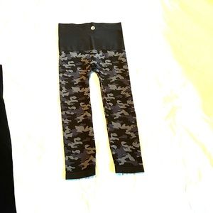 Preggo Leggings size L/XL